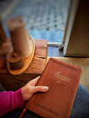 Kit Devocional | 2 Mananciais no Deserto | Edição Especial Capa Dura e Capa Couro